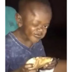 Mamberroi Jr comiendo