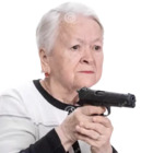 Abuela con arma meme